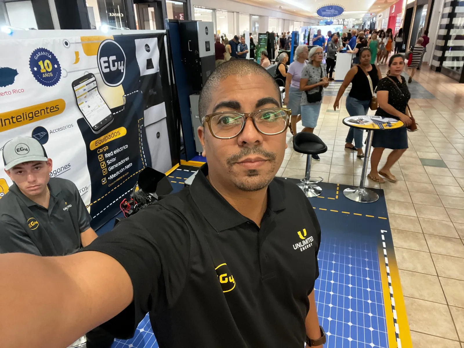 Vázquez at a solar consumer expo booth in Puerto Rico